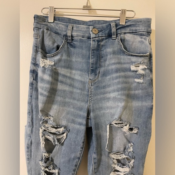 American Eagle High Waist Distressed Jeans with Frayed Bottom. - Picture 4 of 6